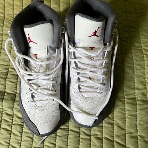 Jordan’s 12 boys size 4.5